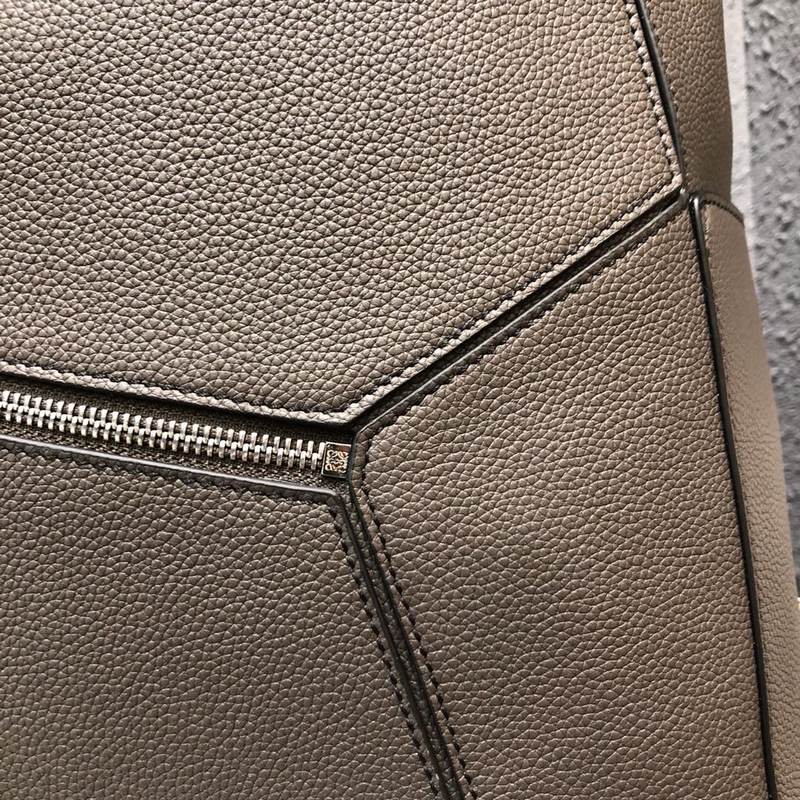 Loewe Puzzle Backpack 回貨 專櫃最新男款系列。尺寸33x4