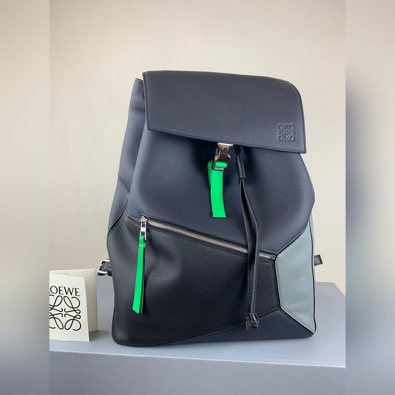LOEWE Puzzle Backpack 色上新型號324超大容量，立方體造型