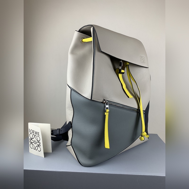 灰白 LOEWE Puzzle Backpack 色上新型號324超大容量，立方