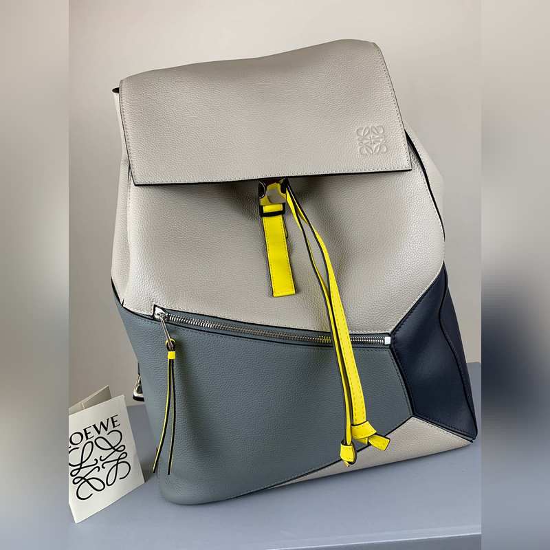 灰白 LOEWE Puzzle Backpack 色上新型號324超大容量，立方