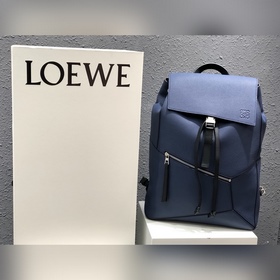 Loewe Puzzle Backpack 現貨 專櫃最新男款系列。尺寸33x4
