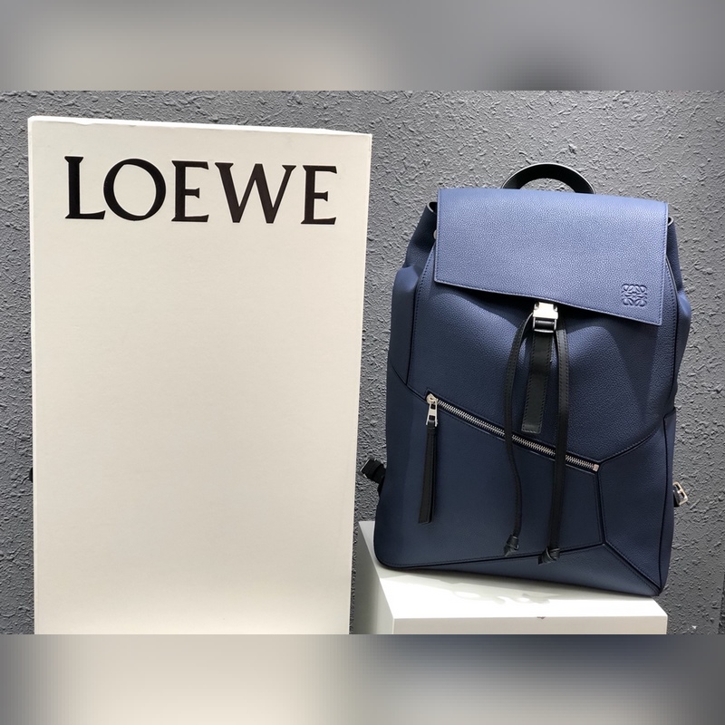 Loewe Puzzle Backpack 現貨 專櫃最新男款系列。尺寸33x4