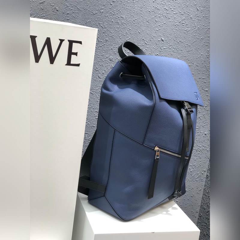 Loewe Puzzle Backpack 現貨 專櫃最新男款系列。尺寸33x4
