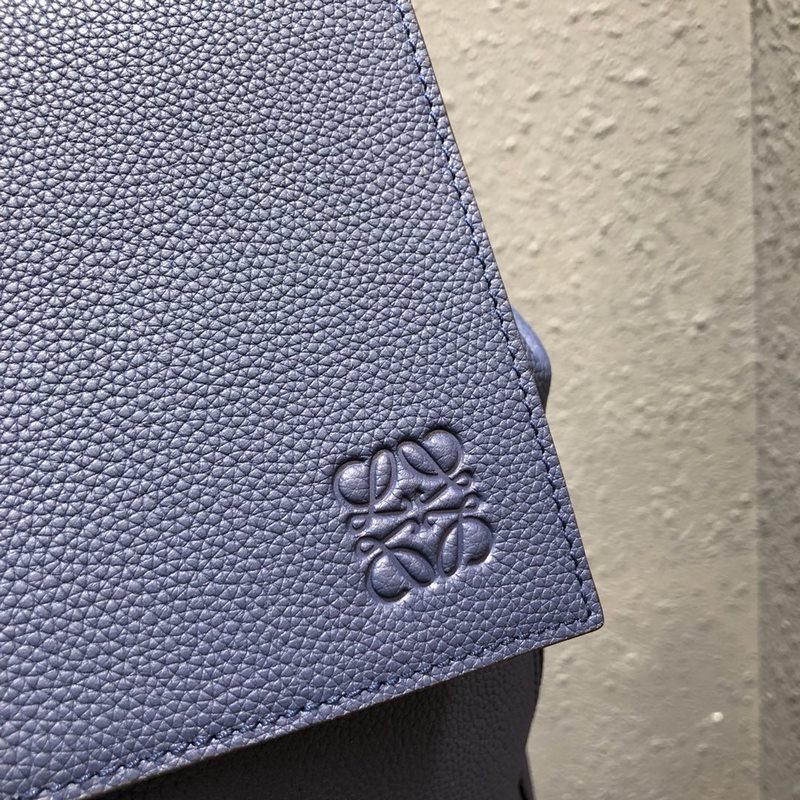 Loewe Puzzle Backpack 現貨 專櫃最新男款系列。尺寸33x4