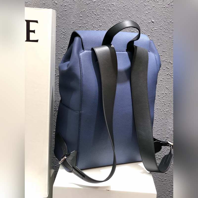Loewe Puzzle Backpack 現貨 專櫃最新男款系列。尺寸33x4