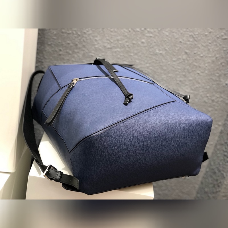 Loewe Puzzle Backpack 現貨 專櫃最新男款系列。尺寸33x4