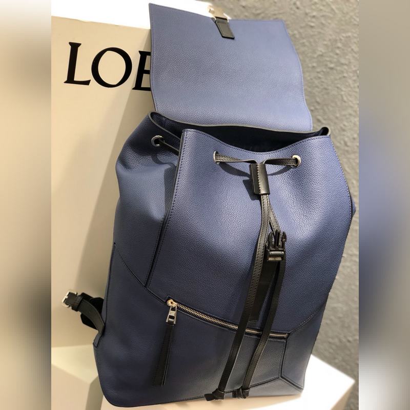 Loewe Puzzle Backpack 現貨 專櫃最新男款系列。尺寸33x4