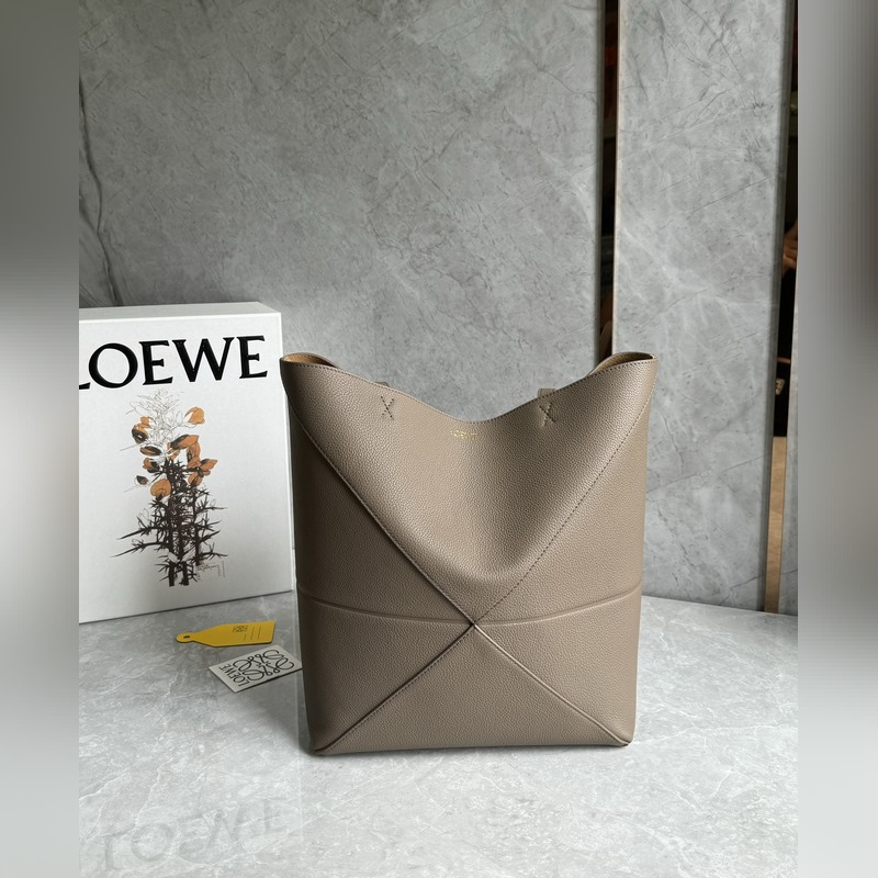 new 爆款橫空出市 puzzle fold 系列可折疊托特包 整個包身選用荔面