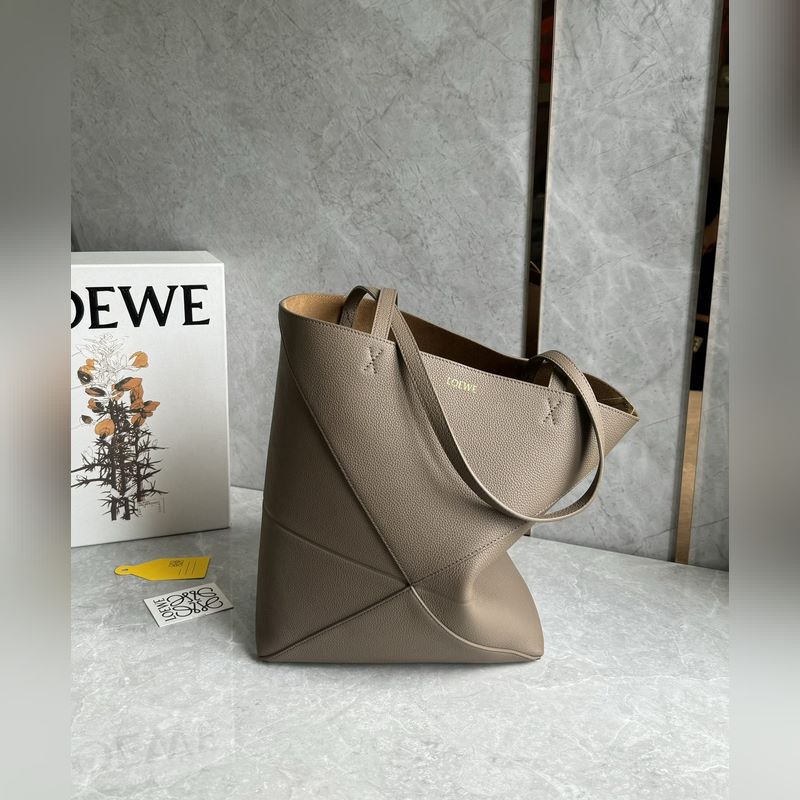 new 爆款橫空出市 puzzle fold 系列可折疊托特包 整個包身選用荔面