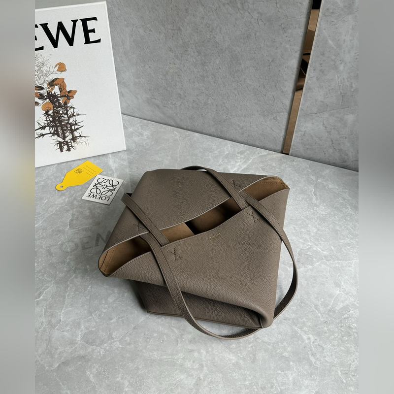 new 爆款橫空出市 puzzle fold 系列可折疊托特包 整個包身選用荔面