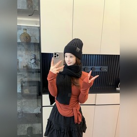 羅意威Loewe 小紅書爆款，官網新品經典套裝帽子！帽子 圍巾！手感一級棒！暖暖