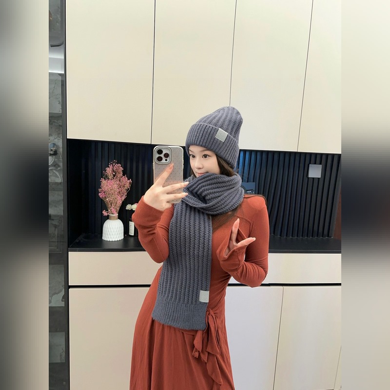 羅意威Loewe 小紅書爆款，官網新品經典套裝帽子！帽子 圍巾！手感一級棒！暖暖