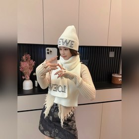 羅意威Loewe 小紅書爆款，官網新品經典套裝帽子！帽子 圍巾！手感一級棒！暖暖