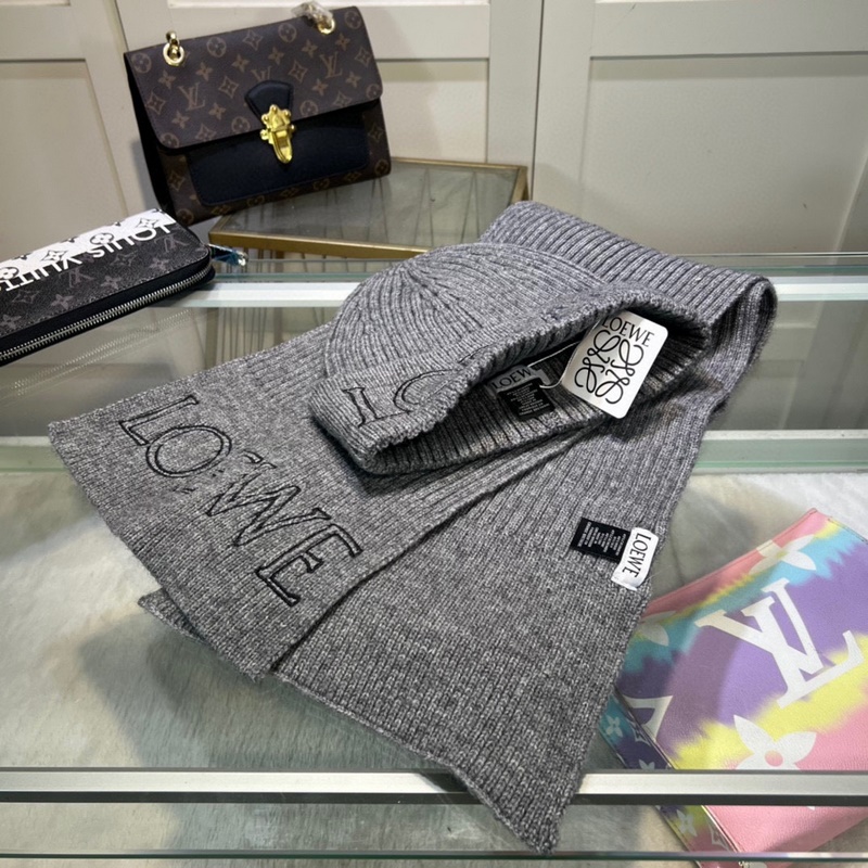 羅意威Loewe 小紅書爆款，官網(wǎng)新品經(jīng)典套裝帽子！帽子 圍巾！手感一級棒！暖暖