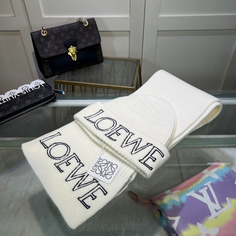 羅意威Loewe 小紅書爆款，官網(wǎng)新品經(jīng)典套裝帽子！帽子 圍巾！手感一級棒！暖暖