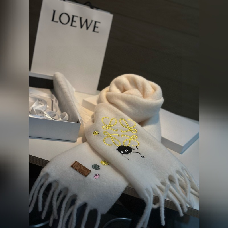 loewe 超美新款馬海毛圍巾！超級推薦入手！]質感好貨！羅意威主打的馬海毛圍巾