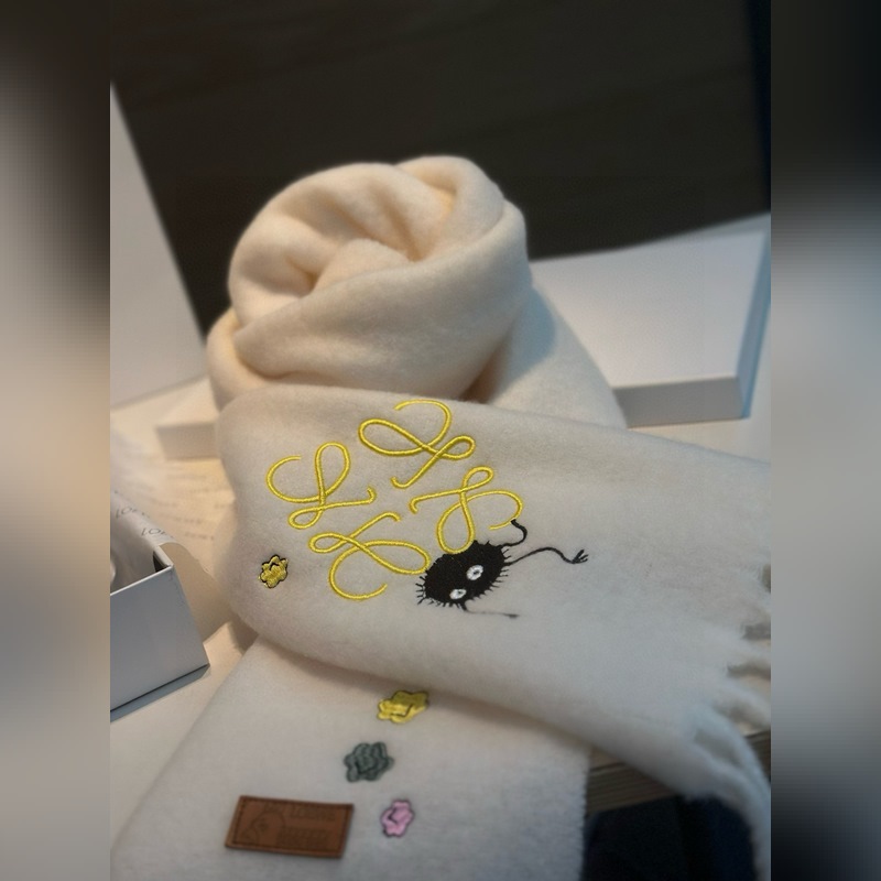 loewe 超美新款馬海毛圍巾！超級推薦入手！]質感好貨！羅意威主打的馬海毛圍巾