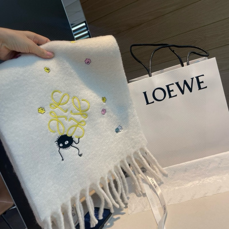 loewe 超美新款馬海毛圍巾！超級推薦入手！]質感好貨！羅意威主打的馬海毛圍巾