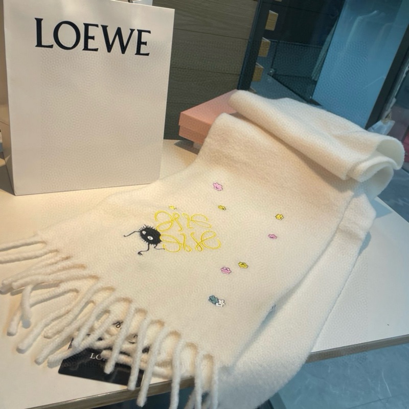 loewe 超美新款馬海毛圍巾！超級推薦入手！]質感好貨！羅意威主打的馬海毛圍巾
