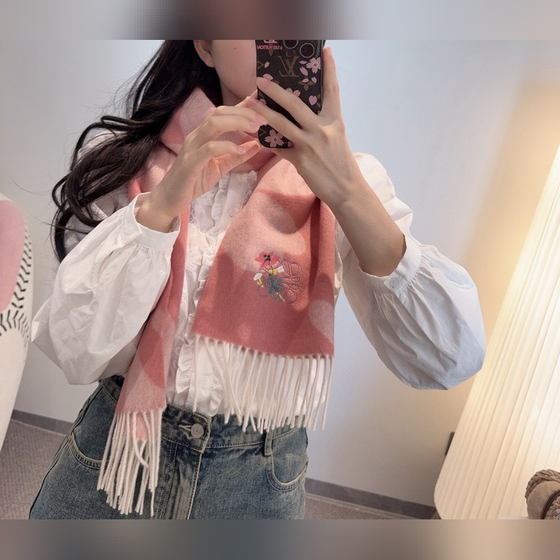 上新！Loewe · 羅意威 難得一見的溫柔配色，低調又不失優雅 ]重點推薦 雙