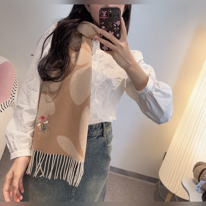 上新！Loewe · 羅意威 難得一見的溫柔配色，低調(diào)又不失優(yōu)雅 ]重點推薦 雙