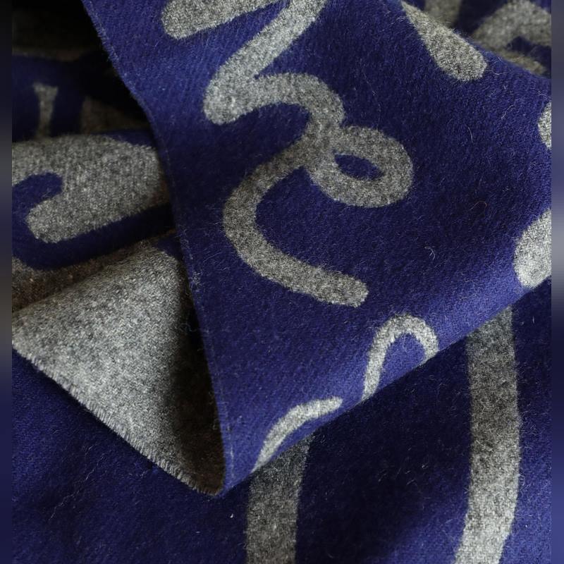 羅字母塗鴉圍巾 比做工 比配件 比精緻度 羅意威塗鴉款雙面圍巾，男女同款。loe