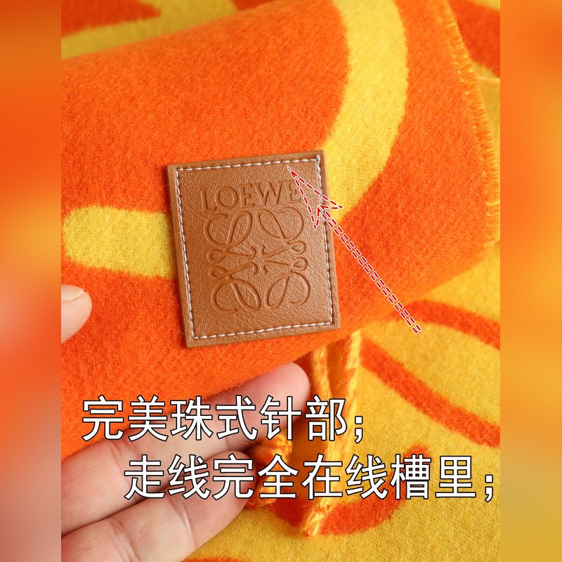 羅字母塗鴉圍巾 比做工 比配件 比精緻度 羅意威塗鴉款雙面圍巾，男女同款。loe