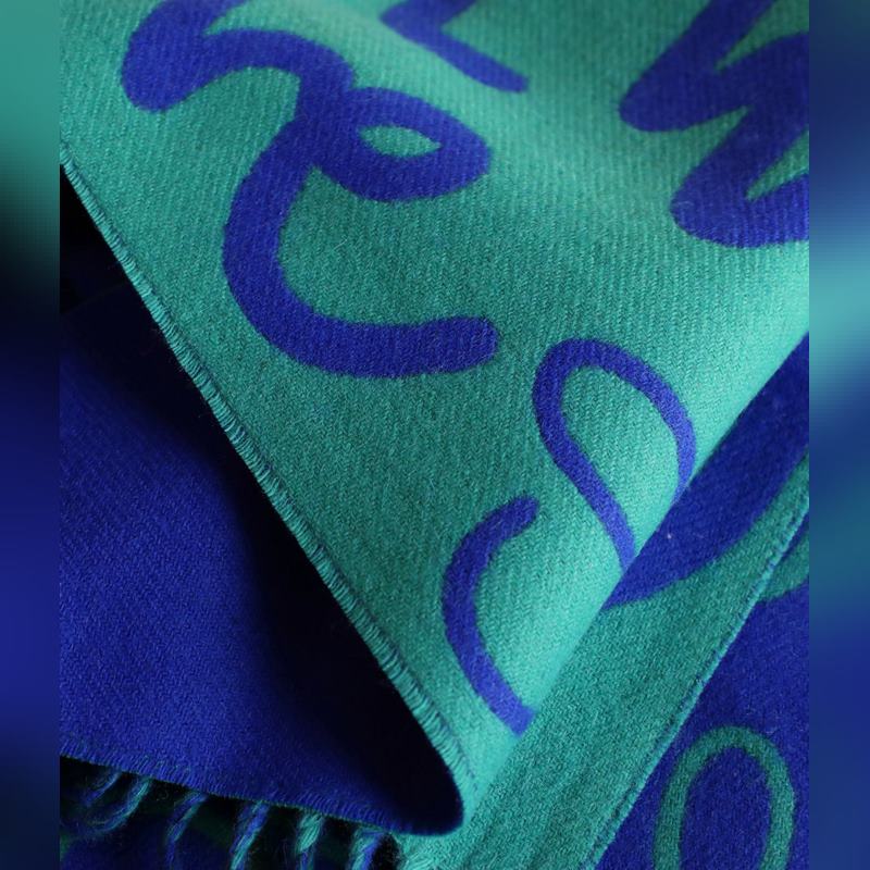 羅字母塗鴉圍巾 比做工 比配件 比精緻度 羅意威塗鴉款雙面圍巾，男女同款。loe