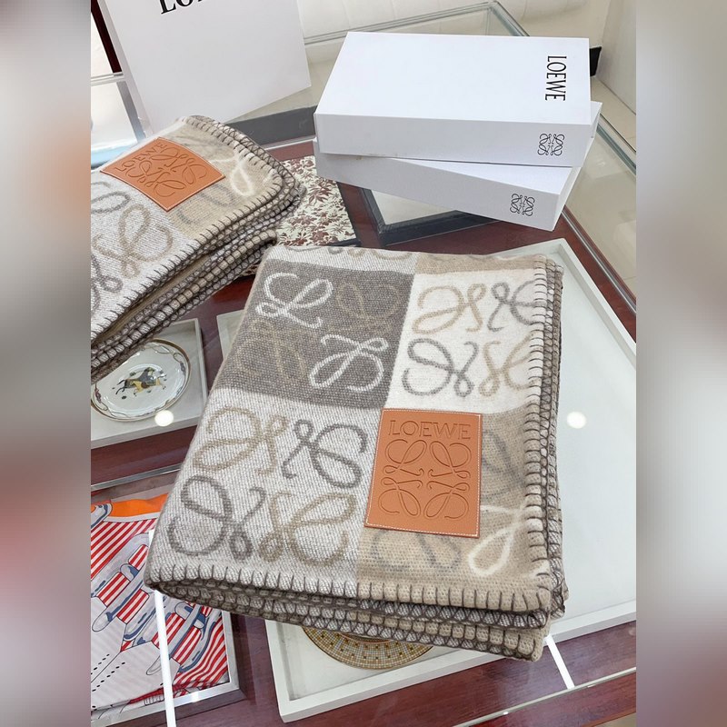 獨家供貨，羅意威LOEWE棋盤格羊絨毛毯  羅意威作為西班牙ES的頂尖奢侈品牌