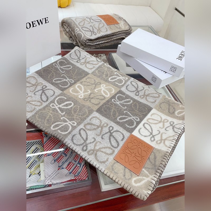 獨家供貨，羅意威LOEWE棋盤格羊絨毛毯  羅意威作為西班牙ES的頂尖奢侈品牌