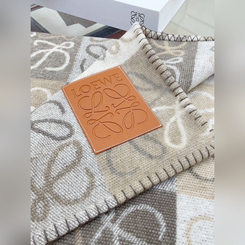 獨家供貨，羅意威LOEWE棋盤格羊絨毛毯  羅意威作為西班牙ES的頂尖奢侈品牌