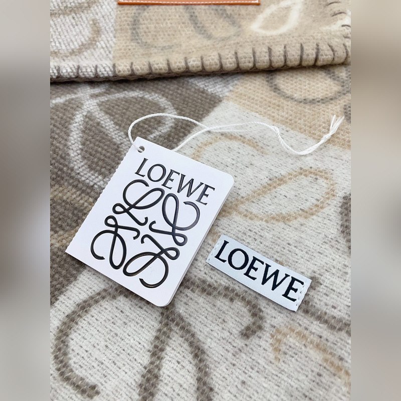 獨家供貨，羅意威LOEWE棋盤格羊絨毛毯  羅意威作為西班牙ES的頂尖奢侈品牌