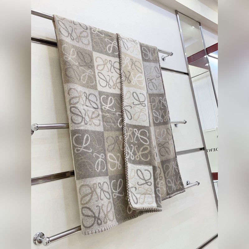 獨家供貨，羅意威LOEWE棋盤格羊絨毛毯  羅意威作為西班牙ES的頂尖奢侈品牌