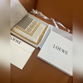 LOEWE 拼色條紋 卡其色 Size：90x90cm 100%真絲 貴族感滿屏