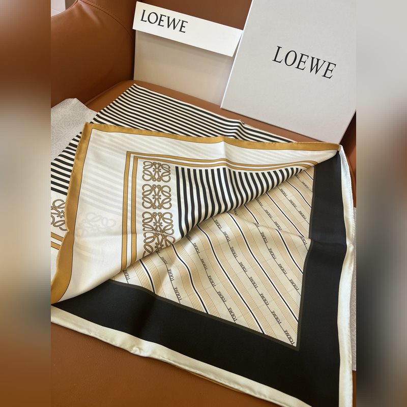 LOEWE 拼色條紋 卡其色 Size：90x90cm 100%真絲 貴族感滿屏