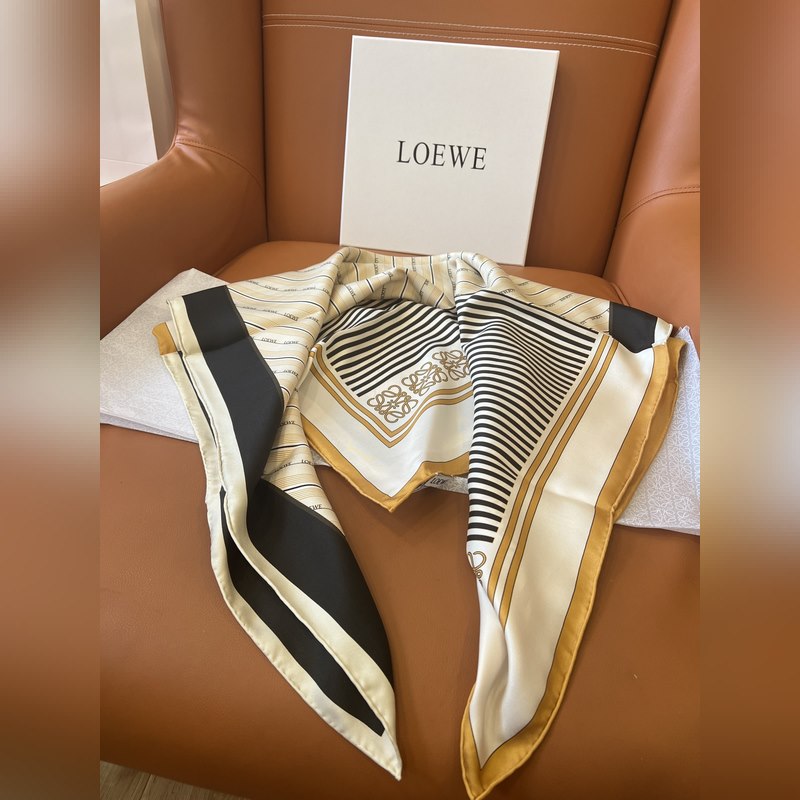 LOEWE 拼色條紋 卡其色 Size：90x90cm 100%真絲 貴族感滿屏