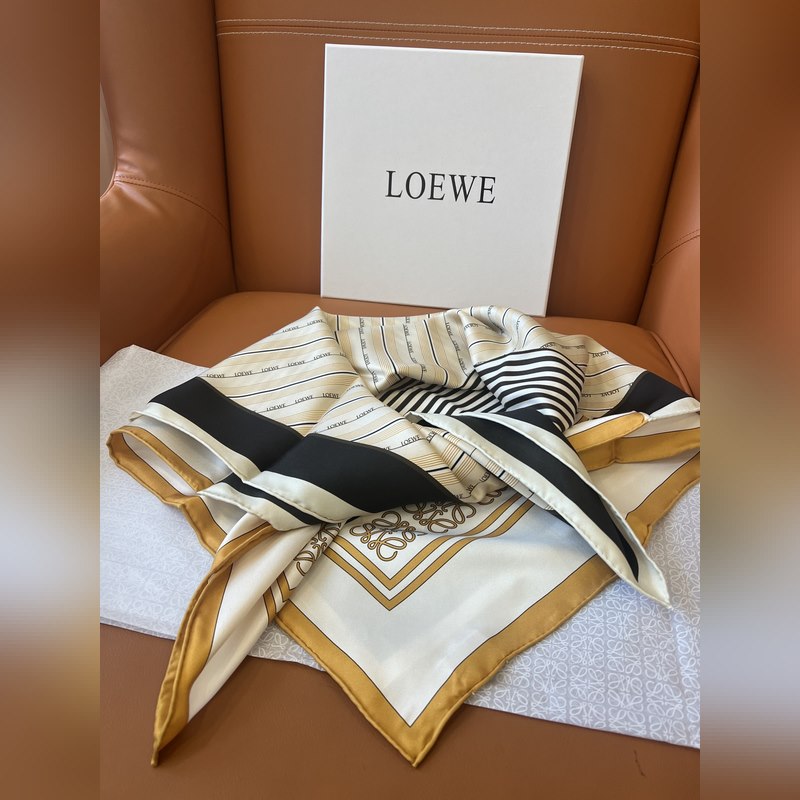 LOEWE 拼色條紋 卡其色 Size：90x90cm 100%真絲 貴族感滿屏
