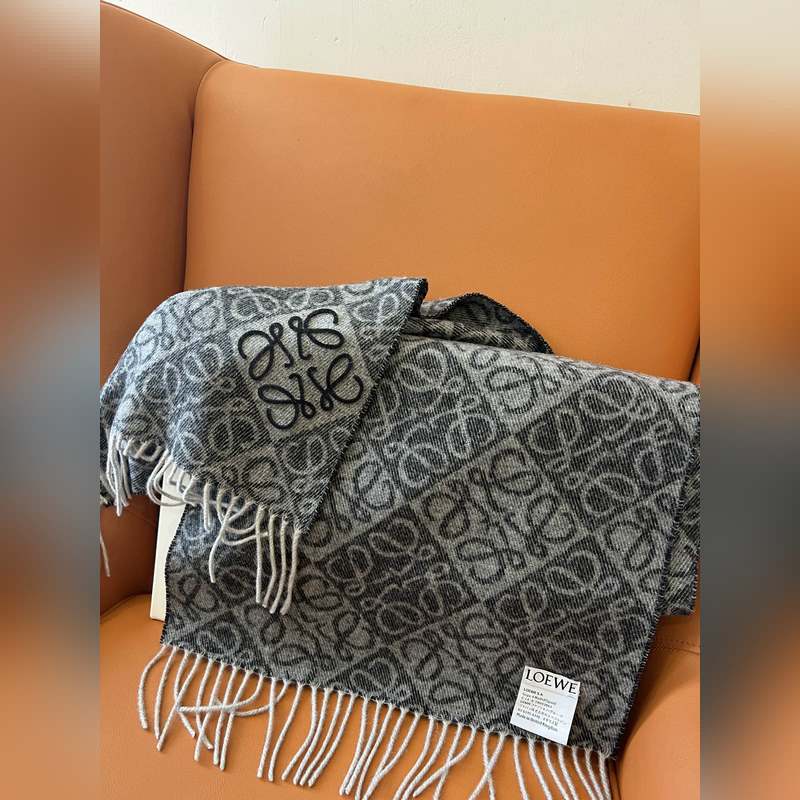 火爆全網的 Loewe ，原單品質！ · - 雙面Anagram 緹花圖案 黑灰
