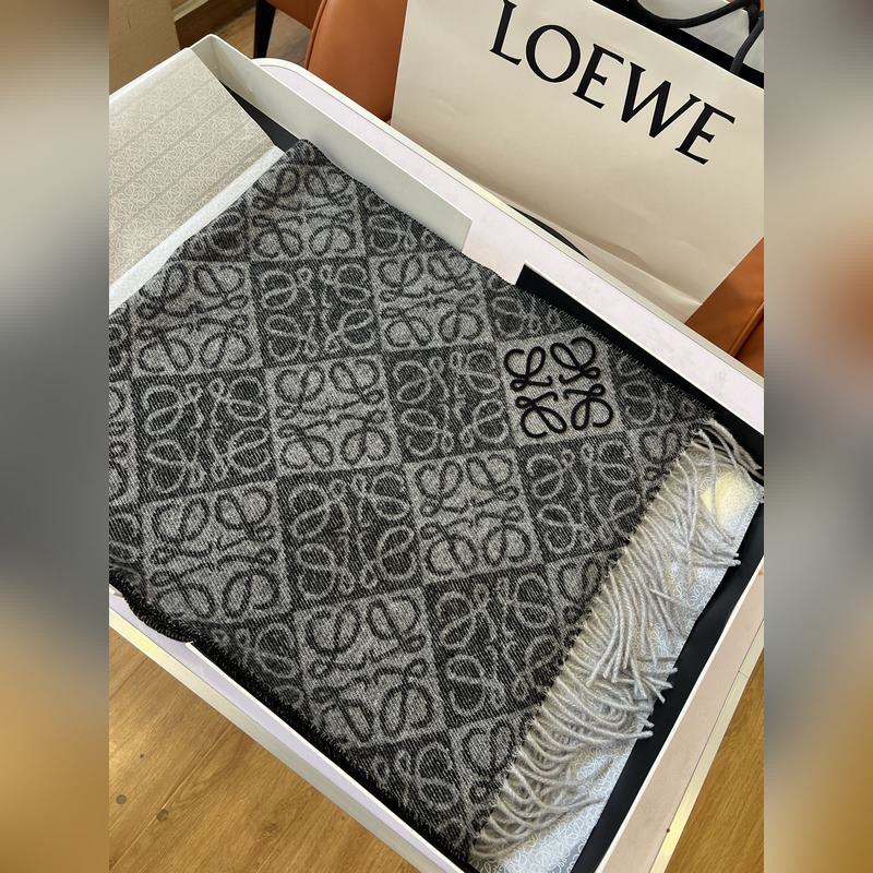火爆全網的 Loewe ，原單品質！ · - 雙面Anagram 緹花圖案 黑灰