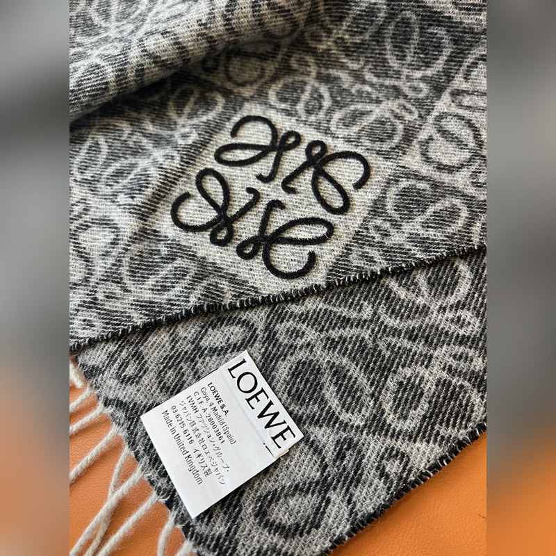 火爆全網的 Loewe ，原單品質！ · - 雙面Anagram 緹花圖案 黑灰