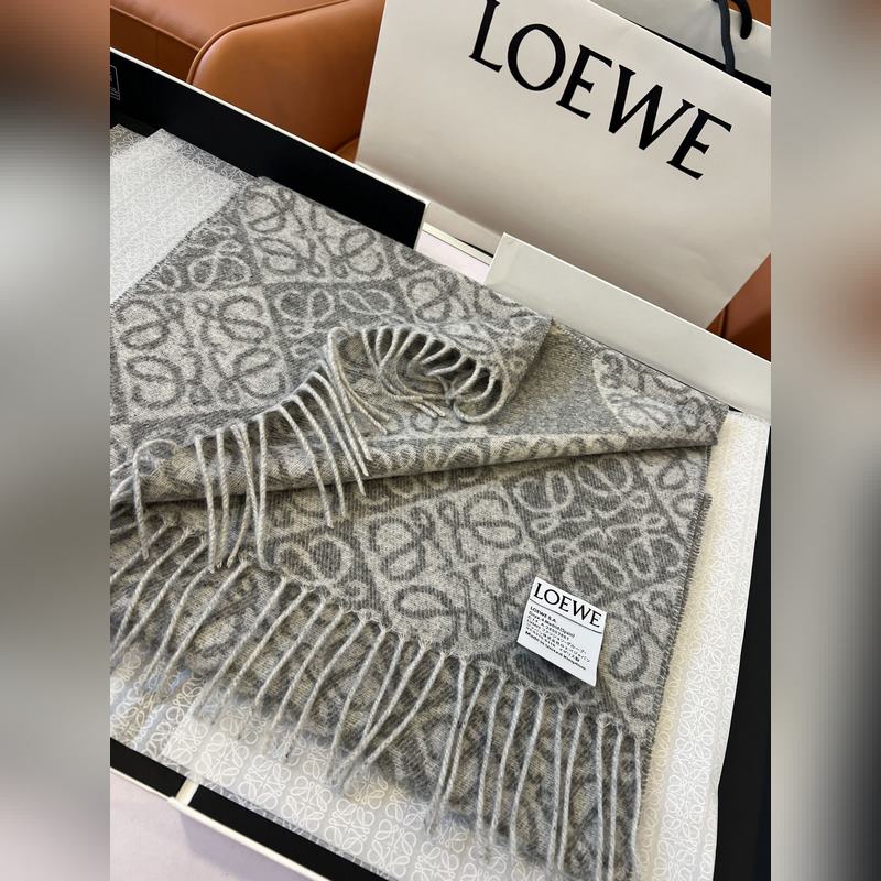 火爆全網的 Loewe ，原單品質！ · - 雙面Anagram 緹花圖案 淺灰