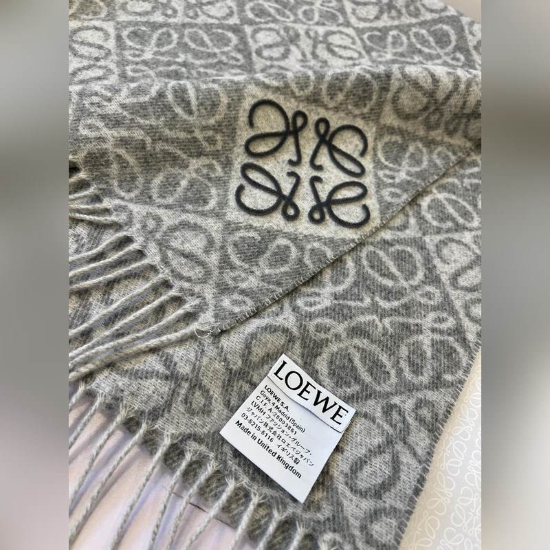 火爆全網的 Loewe ，原單品質！ · - 雙面Anagram 緹花圖案 淺灰