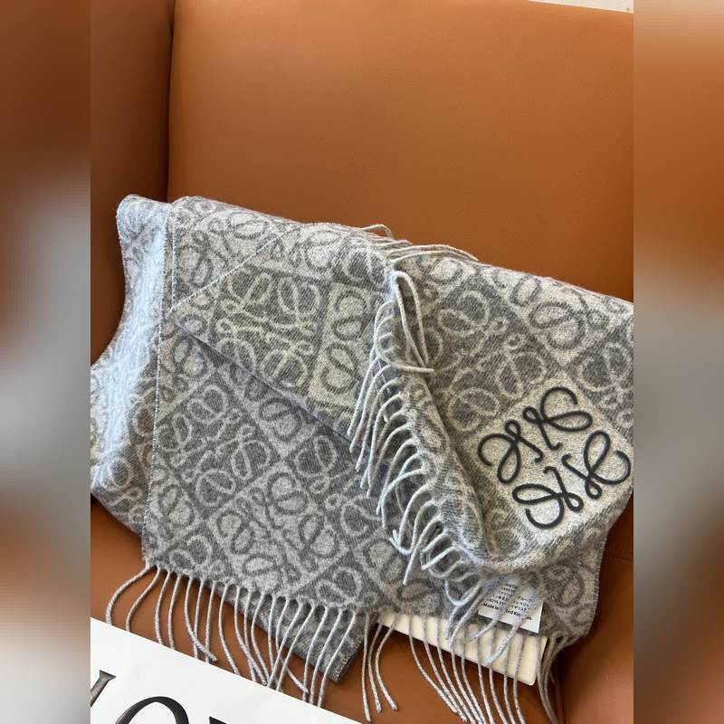 火爆全網的 Loewe ，原單品質！ · - 雙面Anagram 緹花圖案 淺灰