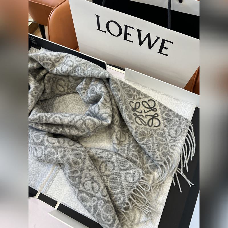 火爆全網的 Loewe ，原單品質！ · - 雙面Anagram 緹花圖案 淺灰