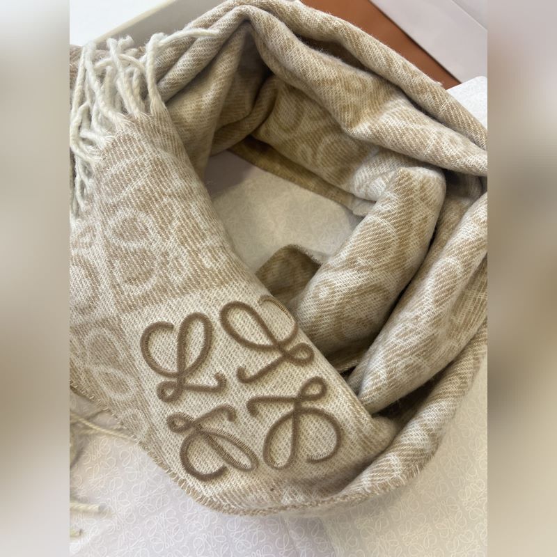 火爆全網(wǎng)的 Loewe ，原單品質(zhì)！ · - 雙面Anagram 緹花圖案 奶茶