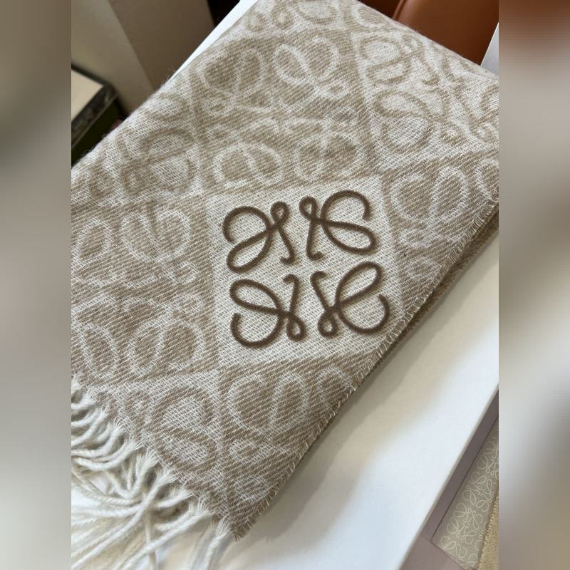 火爆全網(wǎng)的 Loewe ，原單品質(zhì)！ · - 雙面Anagram 緹花圖案 奶茶