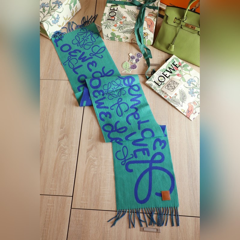 羅意威字母圍巾，羅意威塗鴉款雙面圍巾，男女同款。loewe超美新款圍巾！超級推薦
