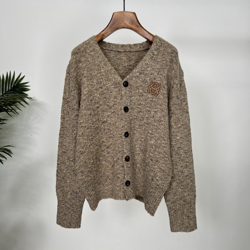 羅意威2026秋冬新款V領針織毛衣開衫外套呀！ V領設計超級顯瘦，能夠拉長頸部線