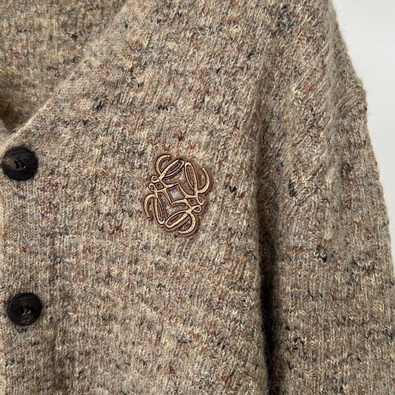 羅意威2026秋冬新款V領針織毛衣開衫外套呀！ V領設計超級顯瘦，能夠拉長頸部線