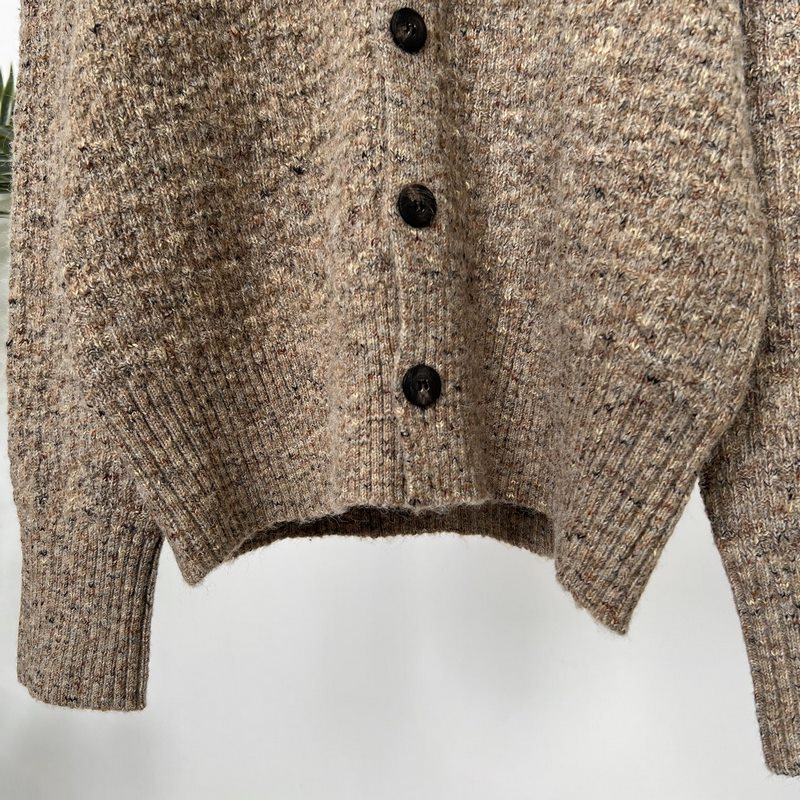 羅意威2026秋冬新款V領針織毛衣開衫外套呀！ V領設計超級顯瘦，能夠拉長頸部線